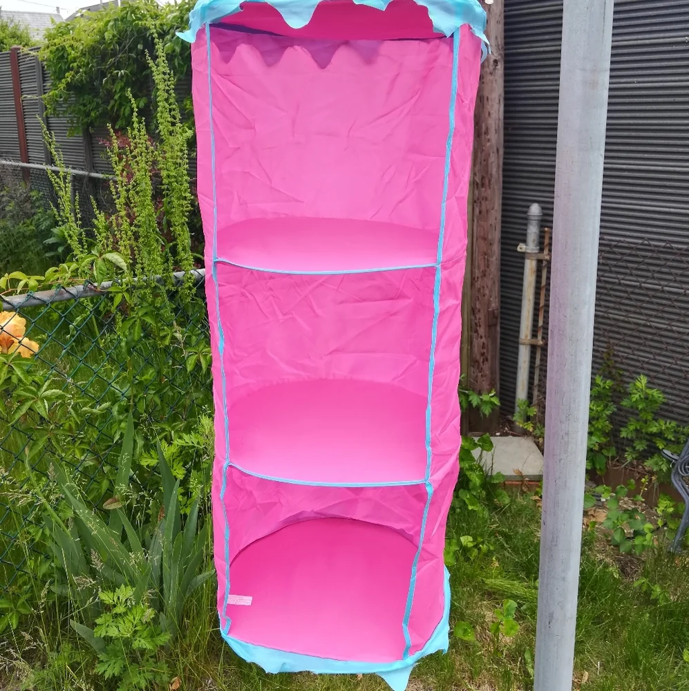 Hanging closet organizer